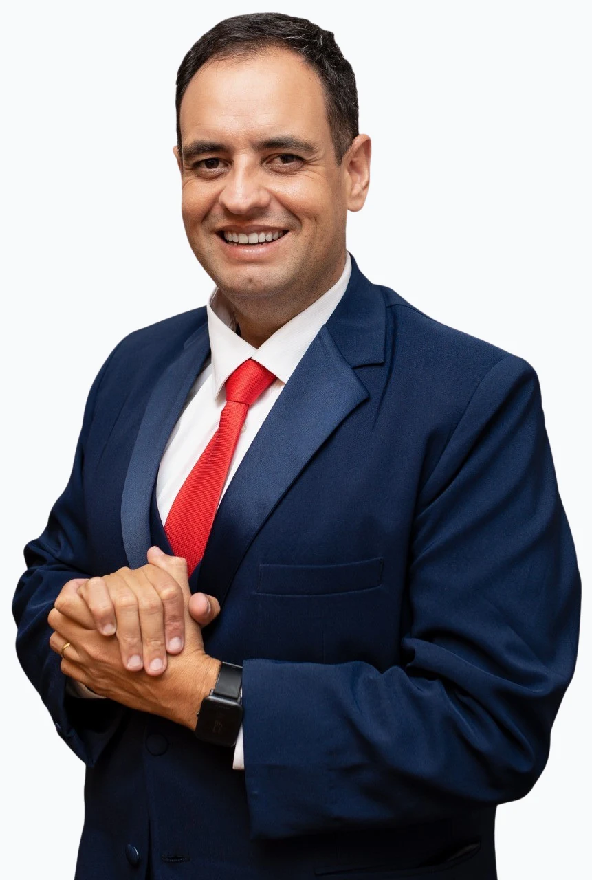 José Luiz Rodrigues Junior, corretor de imóveis associado à Pirâmide Imóveis